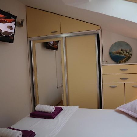 Apartments Iva Und Franka Omiš Екстериор снимка