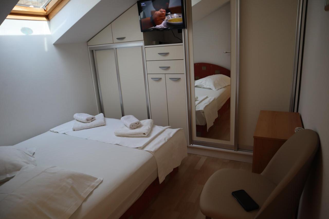 Apartments Iva Und Franka Omiš Екстериор снимка