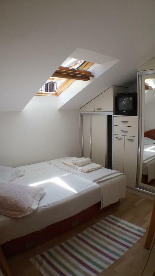 Apartments Iva Und Franka Omiš Екстериор снимка