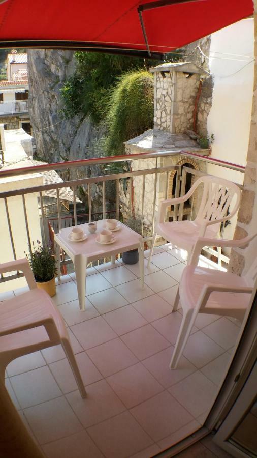 Apartments Iva Und Franka Omiš Екстериор снимка