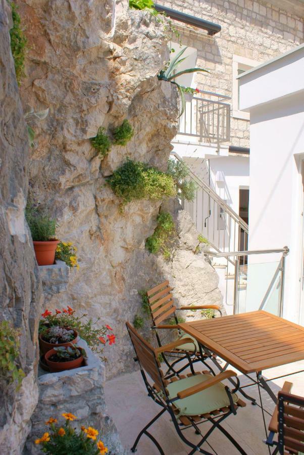 Apartments Iva Und Franka Omiš Екстериор снимка