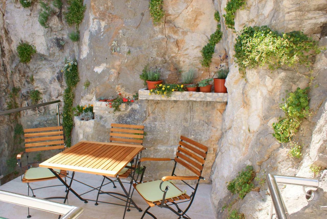 Apartments Iva Und Franka Omiš Екстериор снимка