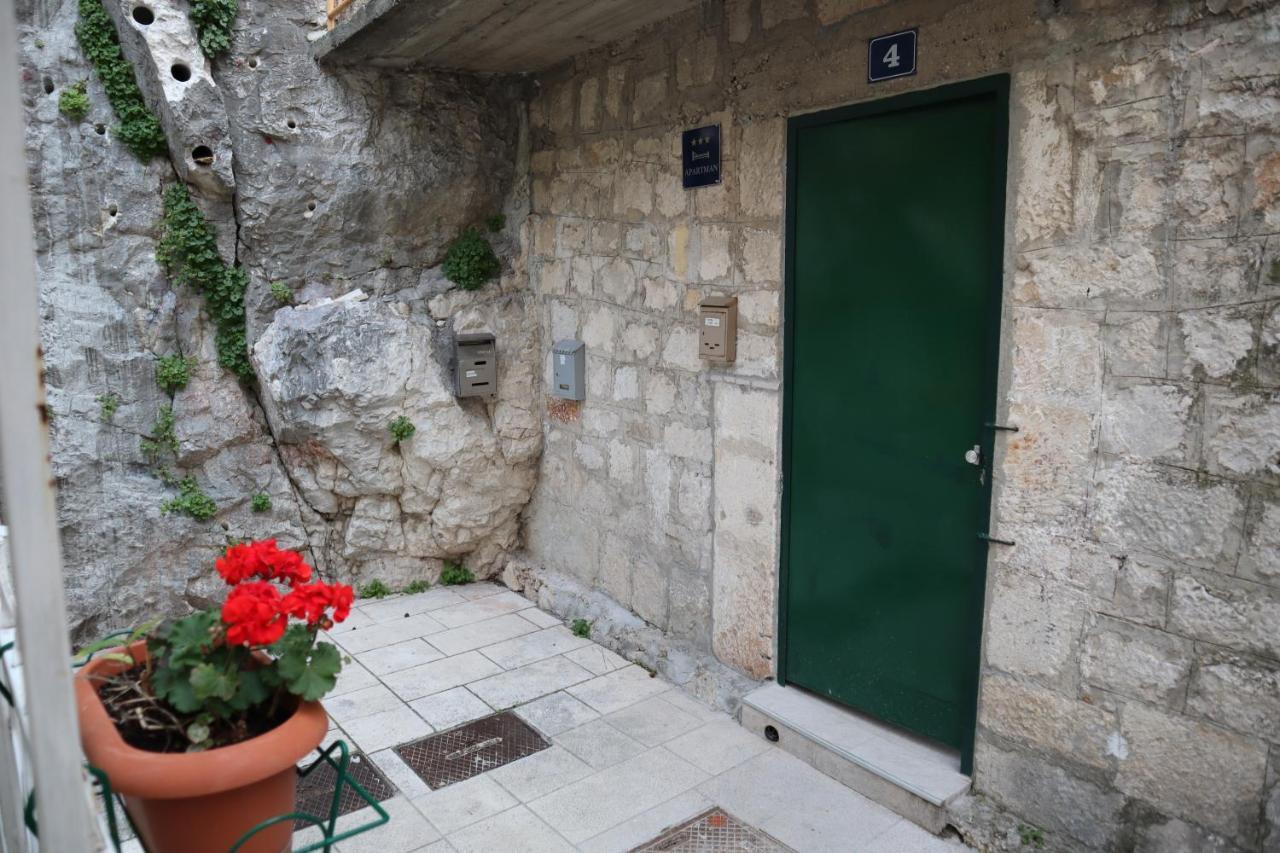 Apartments Iva Und Franka Omiš Екстериор снимка
