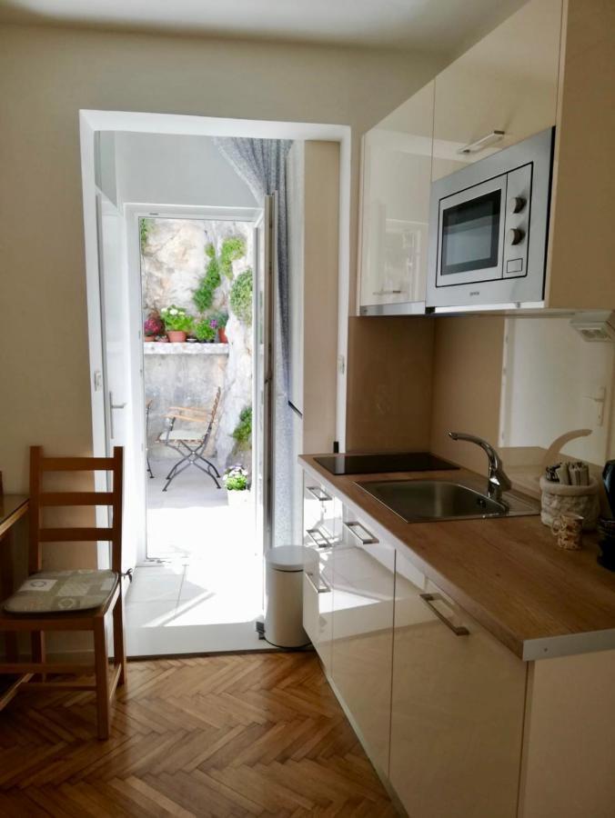 Apartments Iva Und Franka Omiš Екстериор снимка